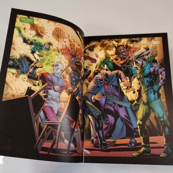 2 Issues 2004 Identity Crisis No 2 No 5 DC Comics Michael Turner Covers - Picture 8 of 9